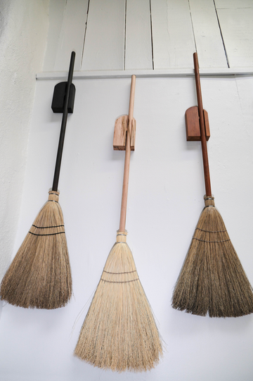 Sunhouse Craft Big Broom and Dutch Hanger