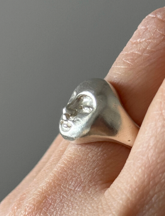 Mondo Studio Float in The Hush Ring