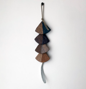 MQuan Studio Hanging Four Tucker Shells Half Black