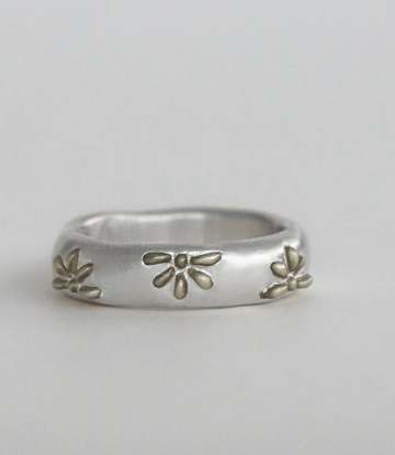 Mondo Studio Jacquard Daisy Ring