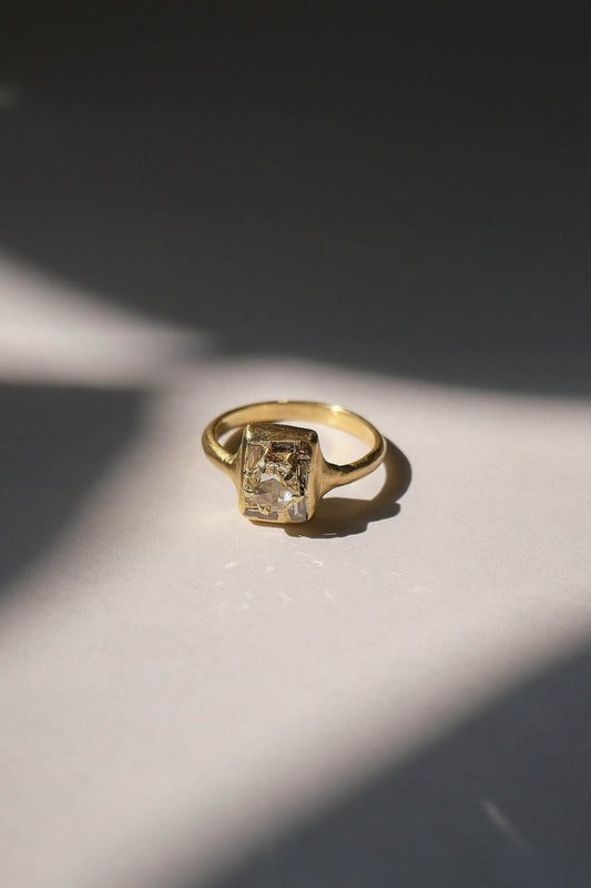 Atelier Narce Rounded Center Diamond Over Baguettes
